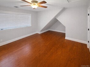 104 Woolsey Ave in Glen Cove, NY - Foto de edificio - Building Photo