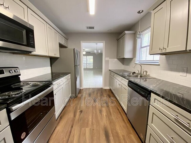 6824 Edmond Ave in Waco, TX - Building Photo - Building Photo