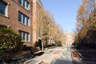 631 W Barry Ave in Chicago, IL - Building Photo
