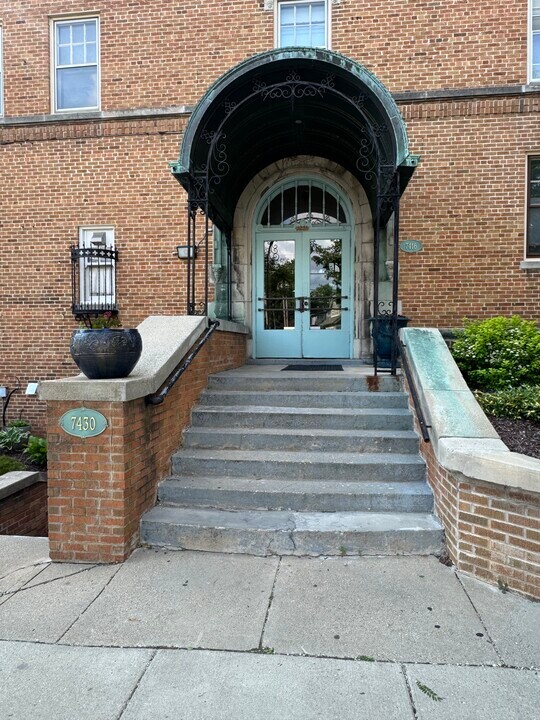 7416 Harwood Ave in Wauwatosa, WI - Building Photo