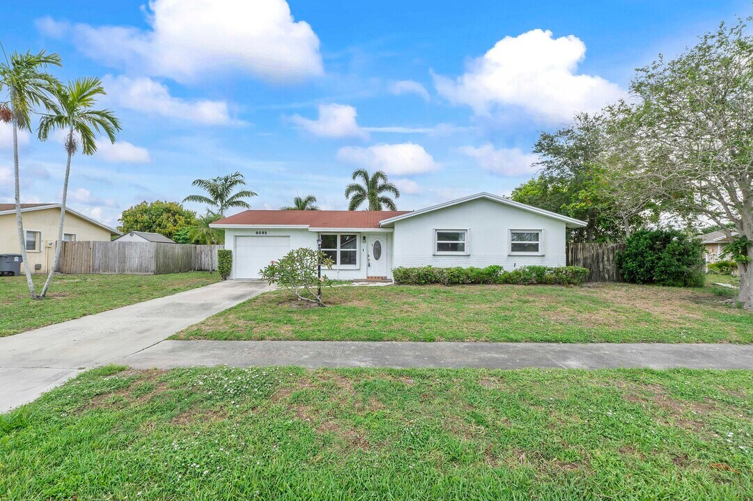8095 E St John Ave in Boynton Beach, FL - Building Photo