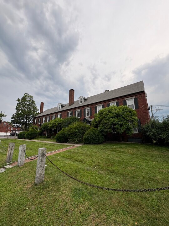 69 Middle St, Unit 4 in Manchester, NH - Foto de edificio