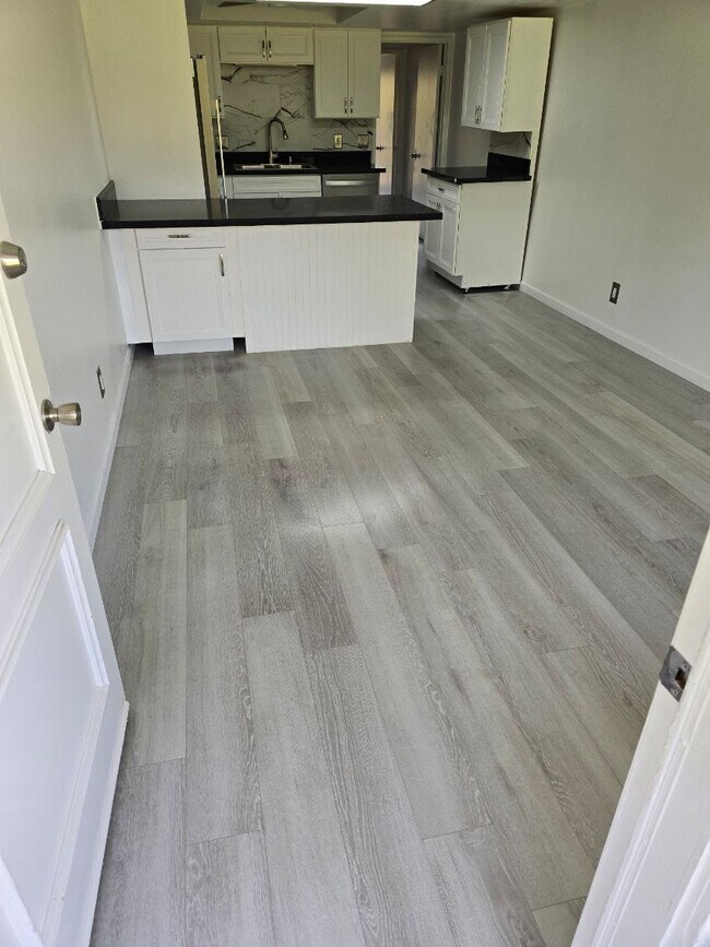 27725 Mountain Meadow Rd, Unit Hidden Meadows condos in Escondido, CA - Foto de edificio - Building Photo