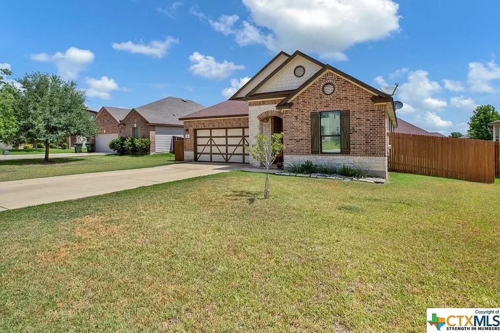 140 Pomegranate Cove in Kyle, TX - Building Photo
