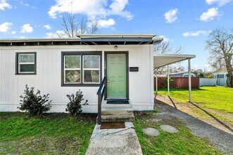 108 Poplar St in Waxahachie, TX - Building Photo - Building Photo