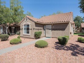 7040 W Olive Ave in Peoria, AZ - Building Photo