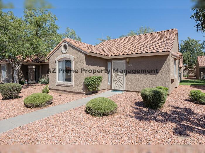 7040 W Olive Ave in Peoria, AZ - Building Photo