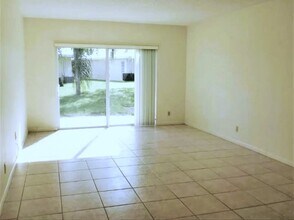 8732 Bella Vista Dr, Unit 42 in Boca Raton, FL - Building Photo - Building Photo