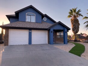 7336 Canyon Run Dr in El Paso, TX - Building Photo - Building Photo