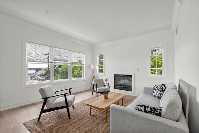 22 Sagamore Hill Dr in Port Washington, NY - Building Photo - Building Photo