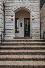 2336 N Clark St in Chicago, IL - Building Photo - Building Photo