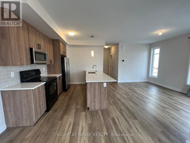 657 Corporal Private in Ottawa, ON - Building Photo - Building Photo