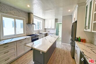 1152 S Hayworth Ave in Los Angeles, CA - Building Photo - Building Photo