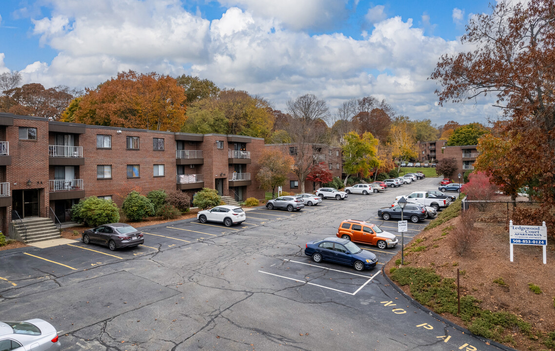 Ledgewood Court Apartments in Worcester, MA - Building Photo