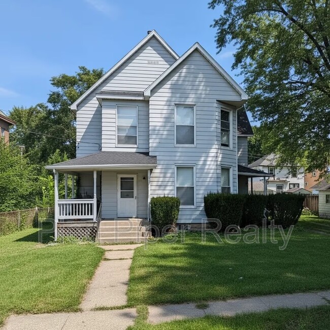 property at 1219 1/2 S Chicago Ave