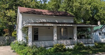 912 Pleasant St in Saginaw, MI - Building Photo