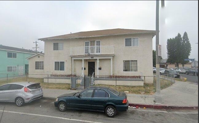 8251 S San Pedro St in Los Angeles, CA - Building Photo