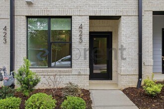 425 S Walker St in Cary, NC - Building Photo - Building Photo