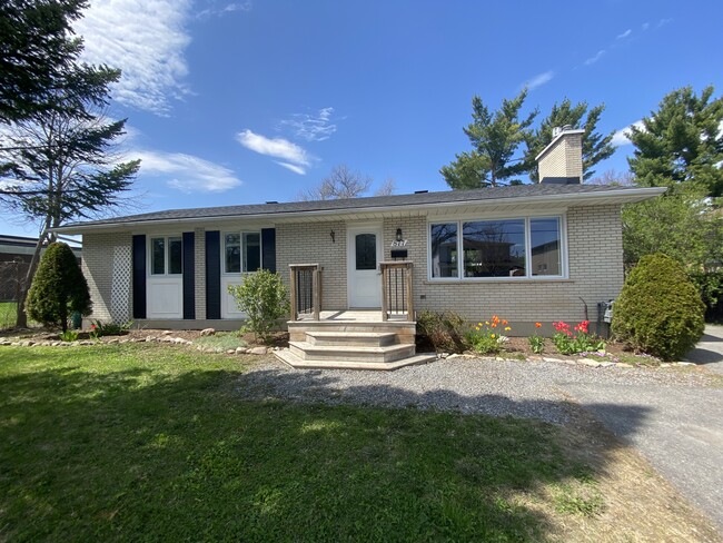 property at 877 Dynes Rd