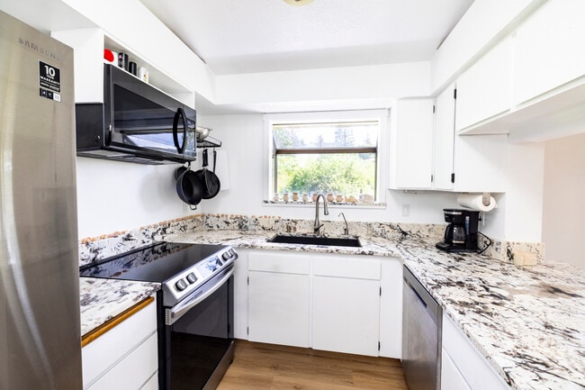 2523 N Nettleton St in Spokane, WA - Foto de edificio - Building Photo