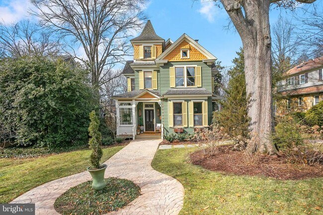 property at 1506 N Nicholas St