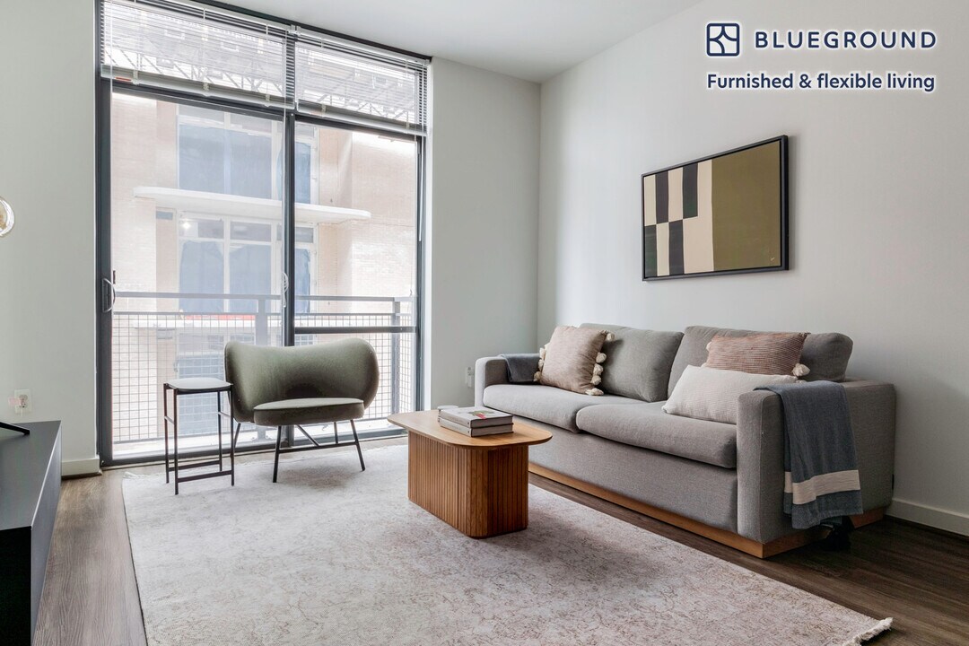 4918 St Elmo Ave in Bethesda, MD - Building Photo