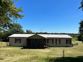 328 Pine Tree Dr in Senatobia, MS - Building Photo