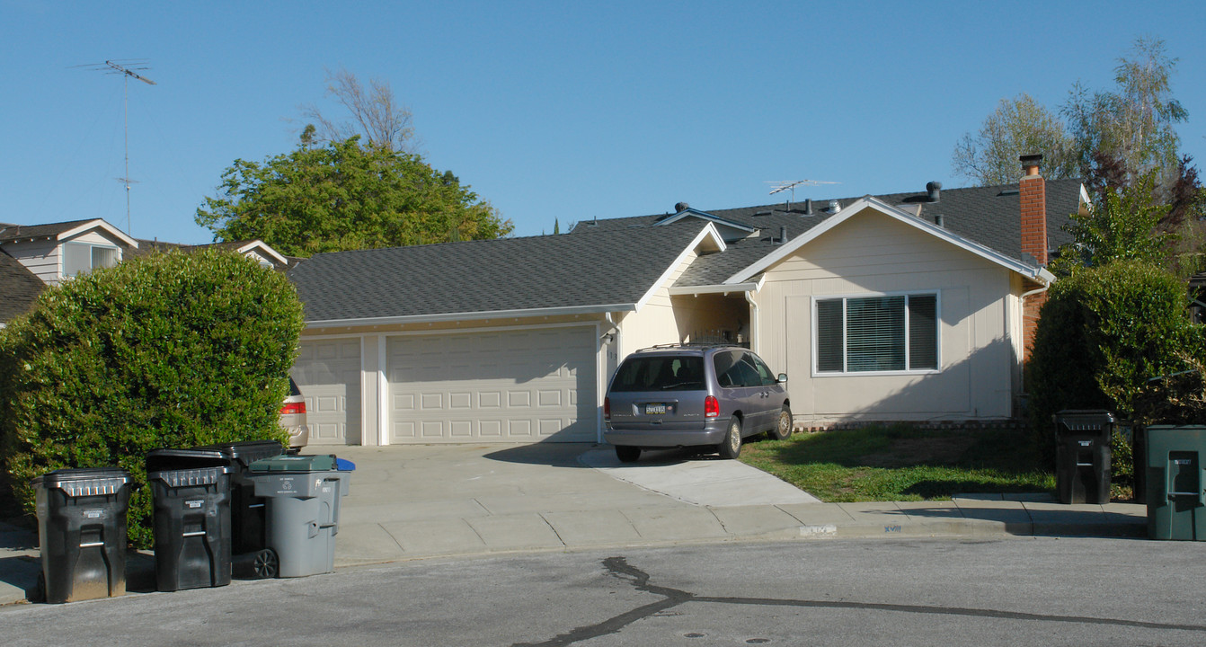 111-113 Exeter Ct in Sunnyvale, CA - Building Photo