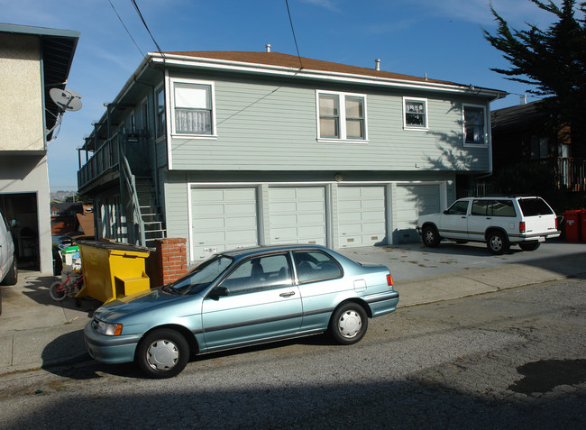 137 Montecito Ave in Pacifica, CA - Building Photo - Building Photo