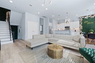 3365 Daphne St in Houston, TX - Building Photo - Building Photo