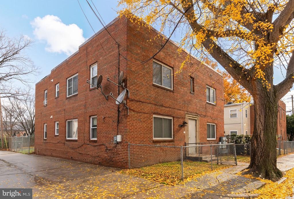 3207 11th Pl SE in Washington, DC - Building Photo