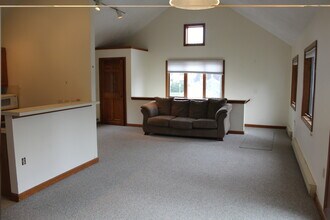 121 Main St, Unit B in South Kingstown, RI - Building Photo - Building Photo