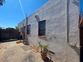 4654 Cape May Ave in San Diego, CA - Foto de edificio - Building Photo