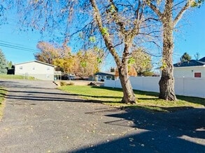 1734 Lake Elmo Dr in Billings, MT - Foto de edificio - Building Photo