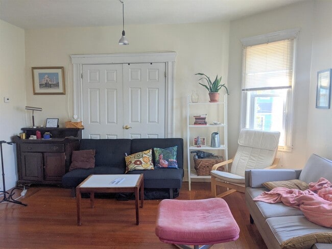 64 Linden Ave, Unit 2 in Somerville, MA - Building Photo - Building Photo