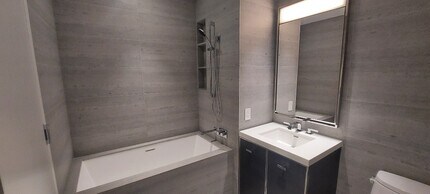 252 South St-Unit -47N in New York, NY - Building Photo - Building Photo