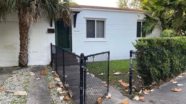 3242 SW 1st Ave in Miami, FL - Building Photo - Building Photo