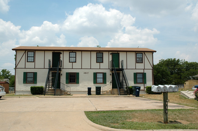 Camelot 4-Plex in Denton, TX - Foto de edificio - Building Photo