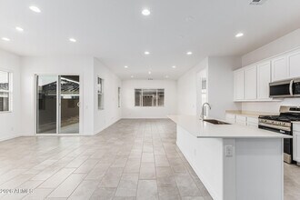 9646 W Flower St in Phoenix, AZ - Building Photo - Building Photo