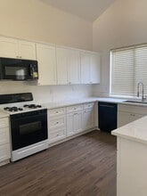 1022 Moonbeam Way in Turlock, CA - Building Photo - Building Photo