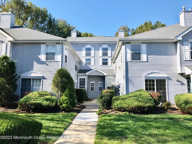 430 Indigo Ct in Morganville, NJ - Building Photo - Building Photo