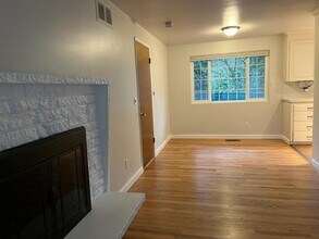 15114 SE 18th St in Bellevue, WA - Building Photo - Building Photo