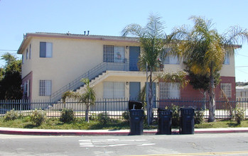 243-249 San Jacinto Dr in San Diego, CA - Building Photo - Building Photo