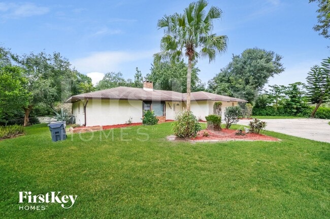 5305 Lisa Ave in Lakeland, FL - Building Photo - Building Photo