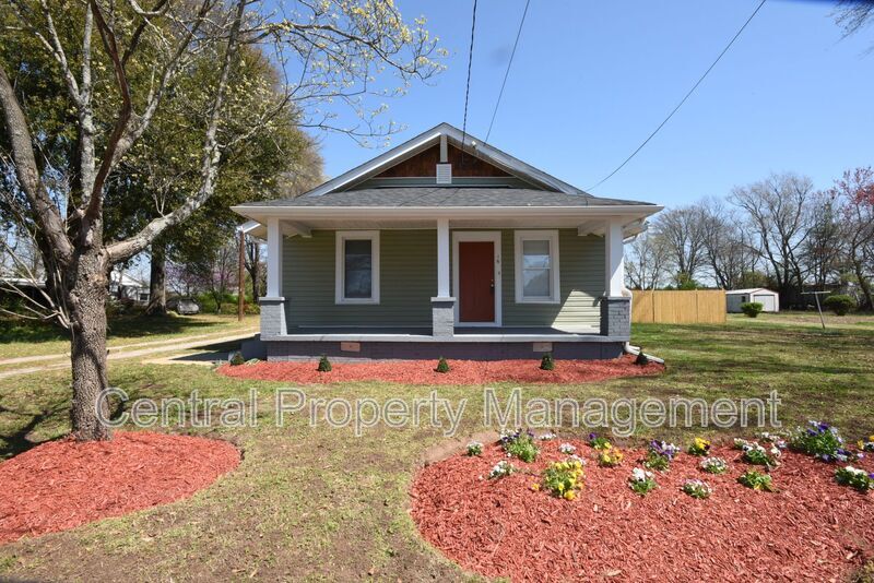 16 Bradley St in Greenville, SC - Building Photo