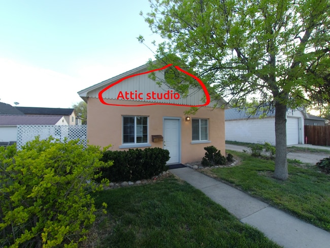 1110 W Hale St, Unit Attic Studio