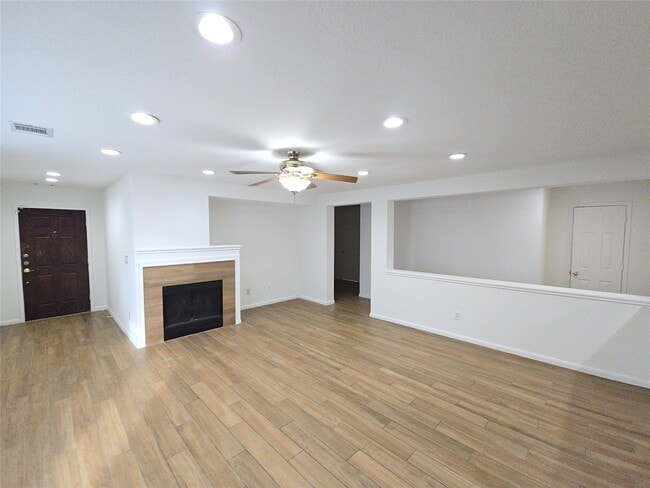 4902 Mill Creek Dr in Baytown, TX - Building Photo - Building Photo