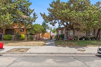 908-916 Middlecoff Avenue in Modesto, CA - Building Photo - Building Photo