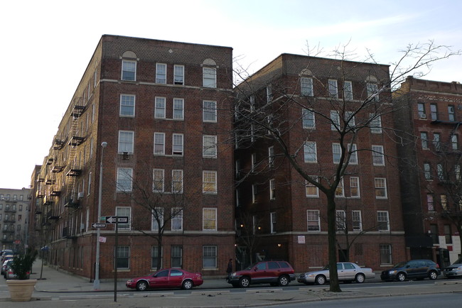 1250 Grand Concourse in Bronx, NY - Foto de edificio - Building Photo