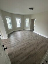 342 Wilbraham Rd, Unit 2 in Springfield, MA - Foto de edificio - Building Photo